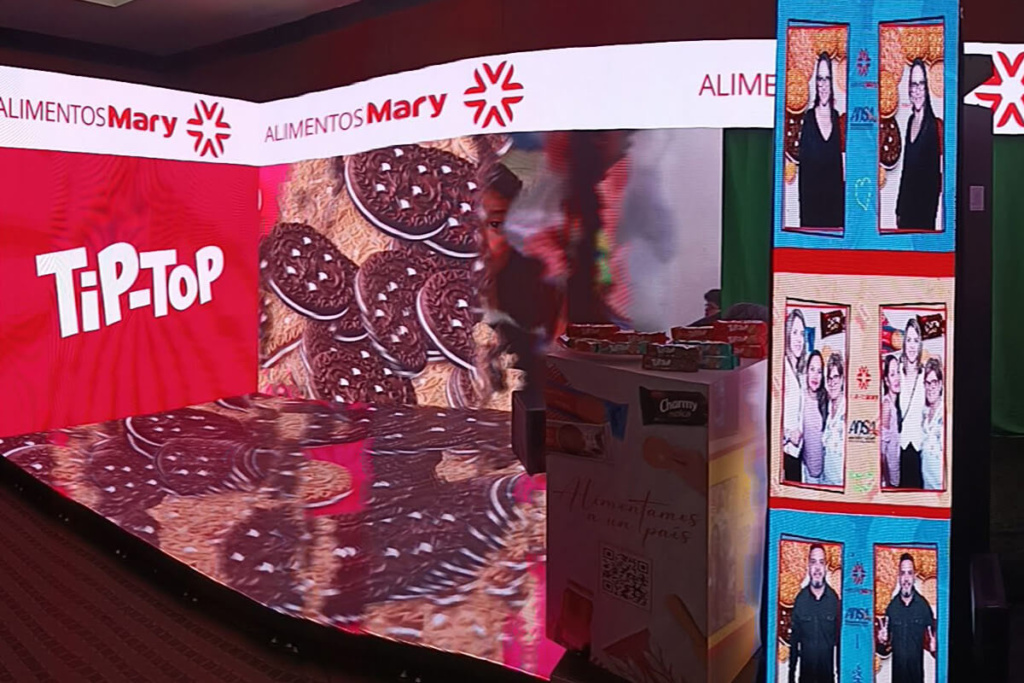 stand comercial con pantalla led