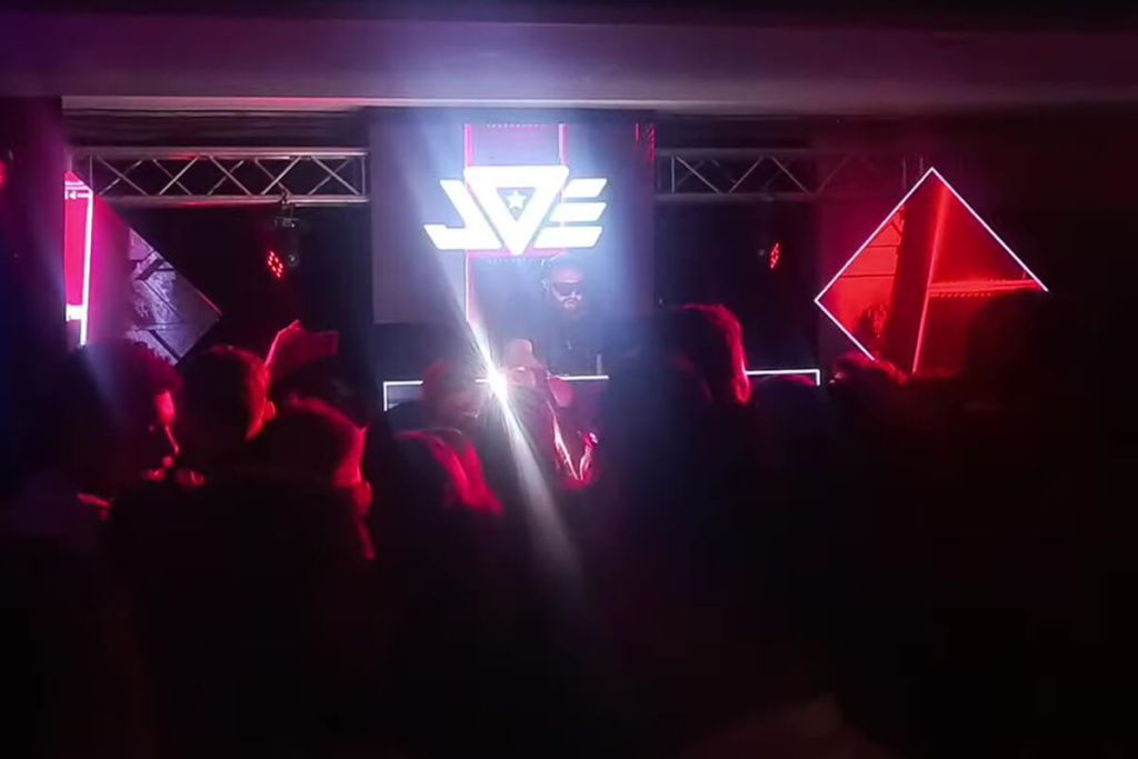 Stage DJ